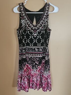 White House Black Market Summer  Dress Sleeveless V-Neck Small